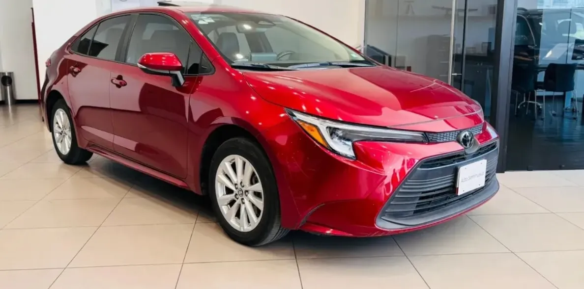 Toyota Corolla Sedán Rojo - Excelente Estado