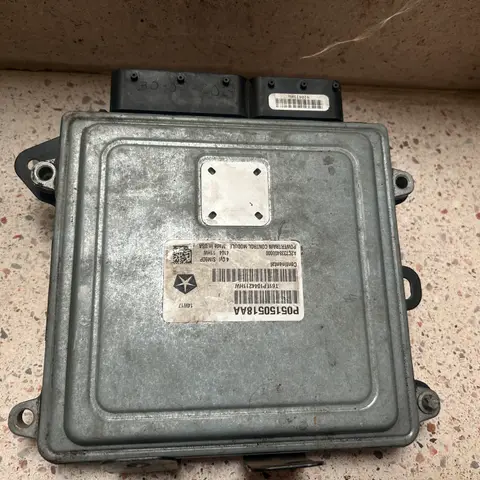 Computadora ECU Módulo Control Motor Chrysler PCM15051B4AA